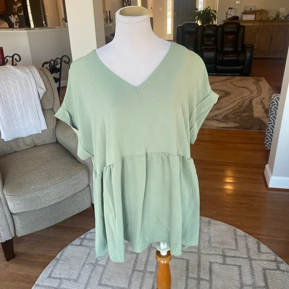 Chicsoul casual chic Boho wide eyed gaze babydoll style top in sage size 1X NWOT - Picture 1 of 6